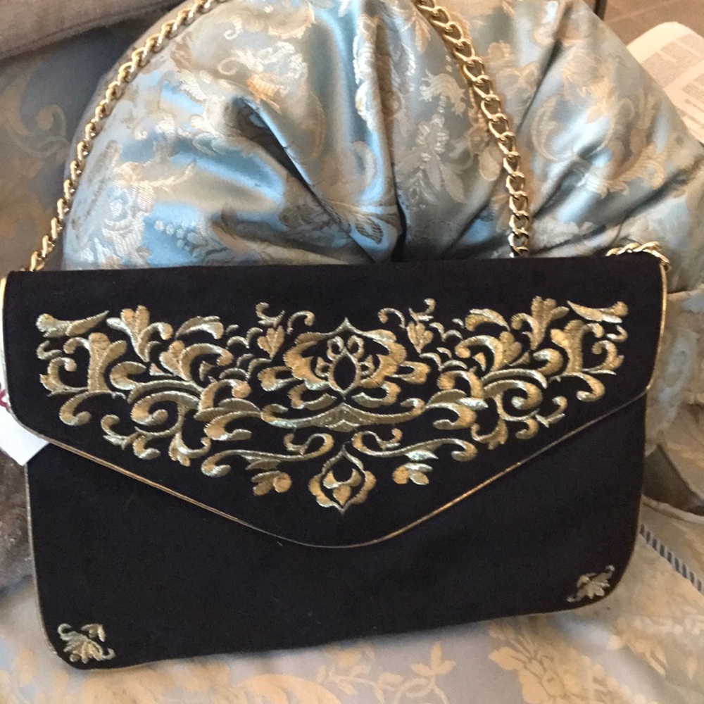🆕Express clutch Blk/Gold Chain suede never used❗️